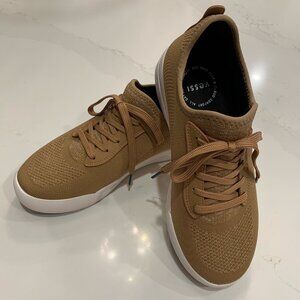Women's Vessi Weekend Sneakers Size 9
